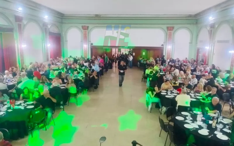 Ensenada: exitosa Cena Show de los Bomberos Voluntarios para recaudar fondos