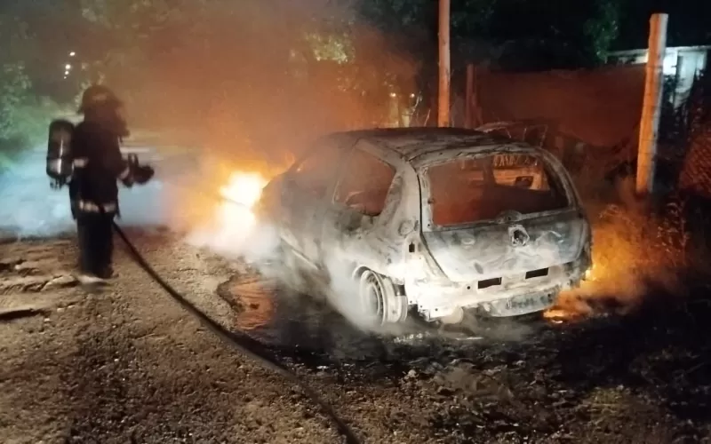 Se incendi&oacute; un veh&iacute;culo en Punta Lara