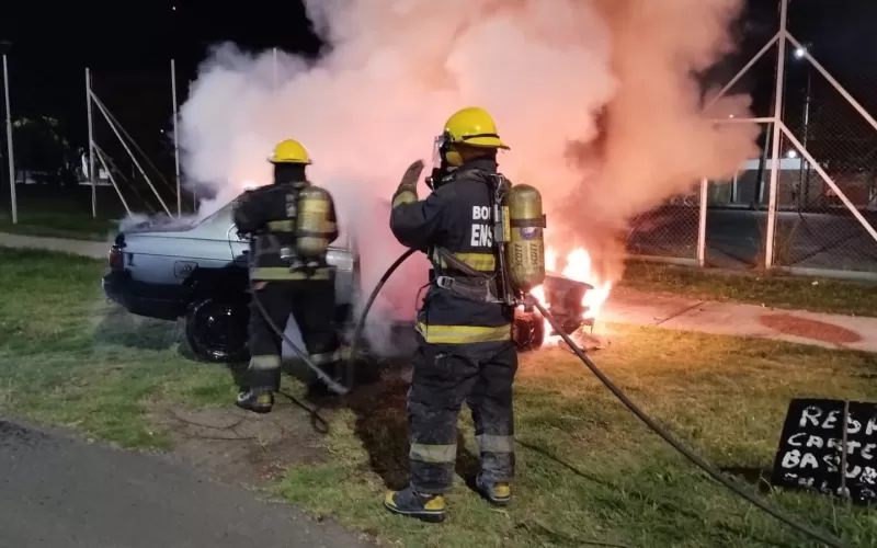 Se incendi&oacute; un veh&iacute;culo en Punta Lara