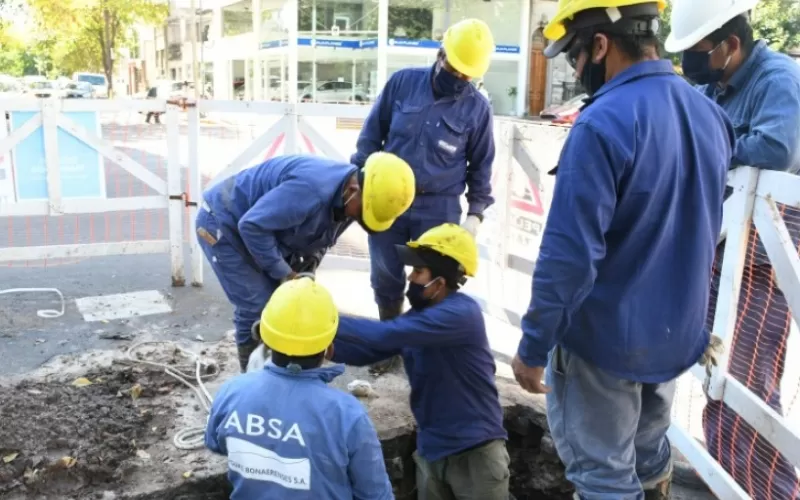 Corte de agua en Ensenada y Berisso: recomiendan hacer reservas
