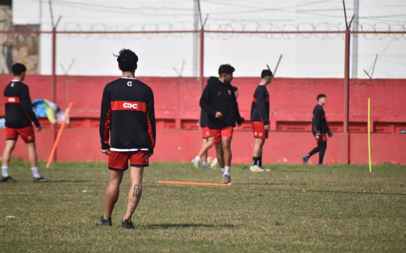 Camba tiene mañana un viaje de riesgo a Rosario