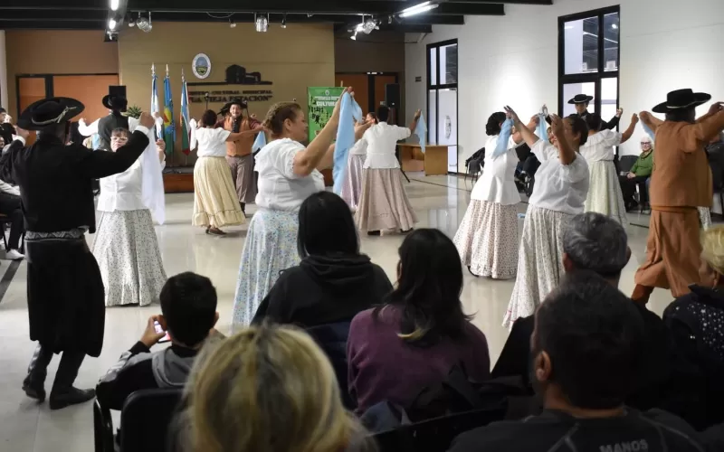 Patio de folklore en La Vieja Estación
