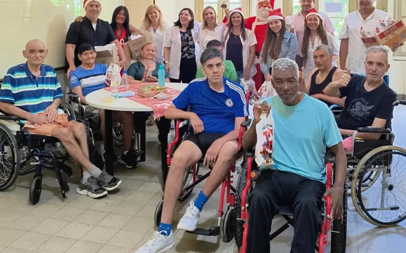 Papá Noel visitó el Hospital de El Dique