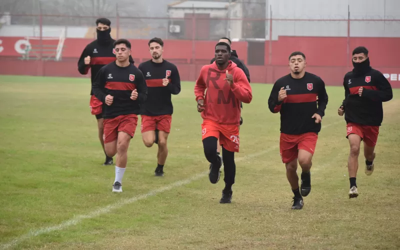 Camba tiene este domingo la chance de seguir peleando arriba