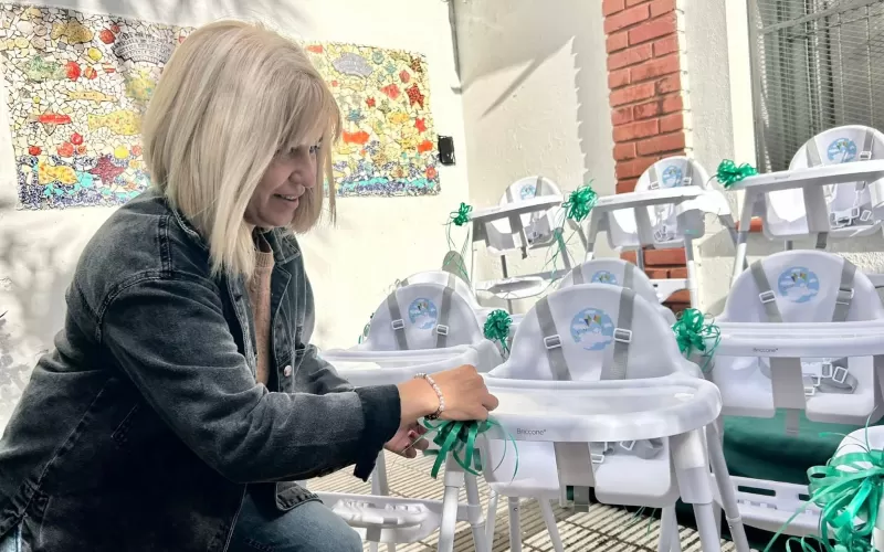 El municipio entrega equipamiento a los jardines