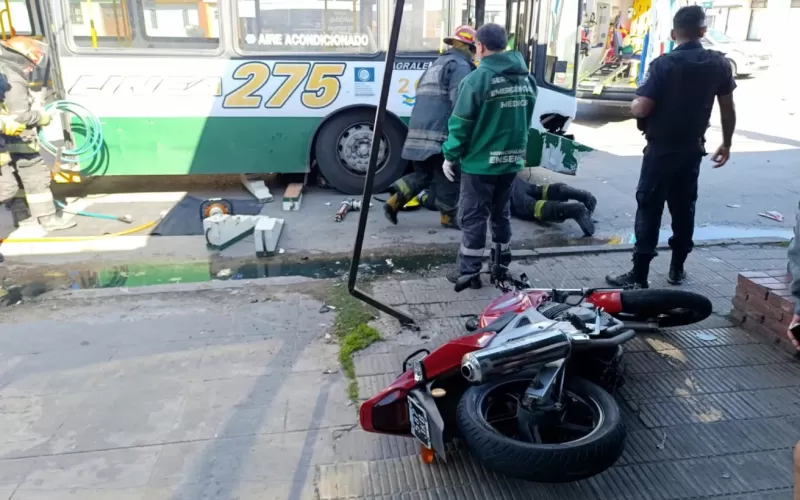 Video | Ensenada: accidente de tránsito en avenida Horacio Cestino casi termina en tragedia