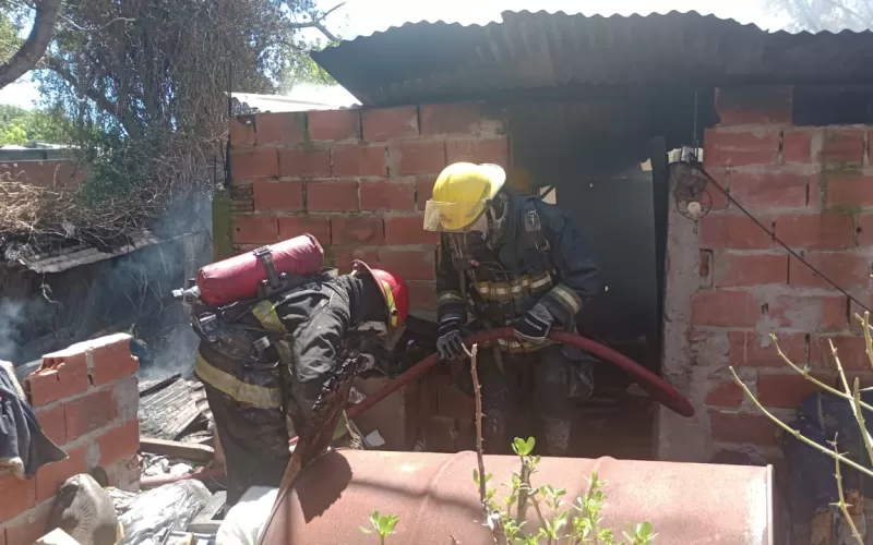 Incendio en una vivienda en El Dique