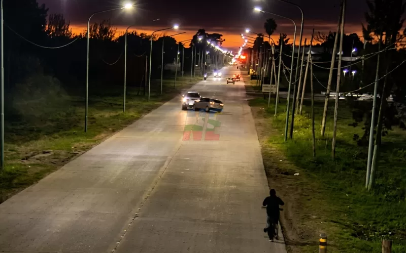Ensenada: dos personas atrapadas tras un fuerte choque