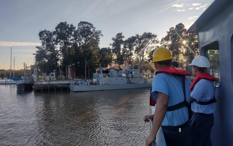Cadetes de la Escuela Naval ya utilizan lancha construida en el Astillero