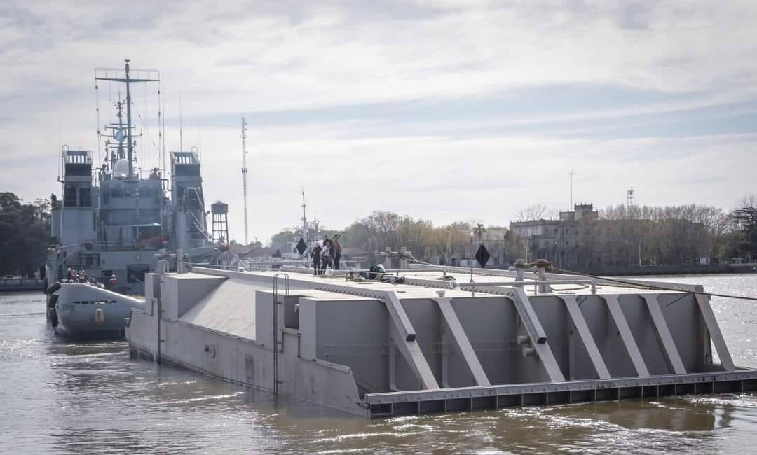 Astillero inició el traslado de la compuerta para Puerto Belgrano