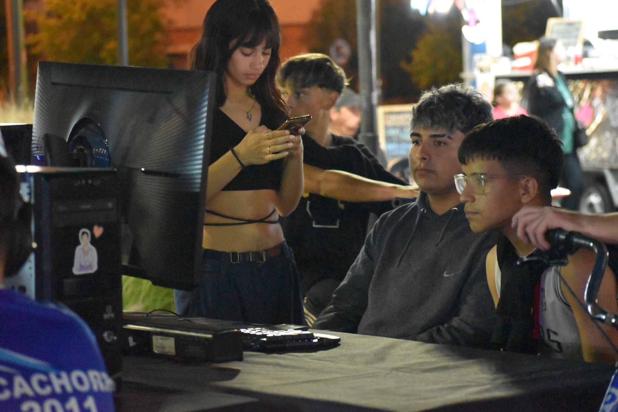 El mundo gamer llegó a la plaza Almirante Brown de Ensenada